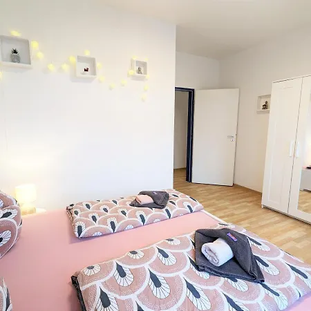 Lichtdurchflutete Helle Mit Garten Sauna & Pool - Hw3 아파트 세브니츠